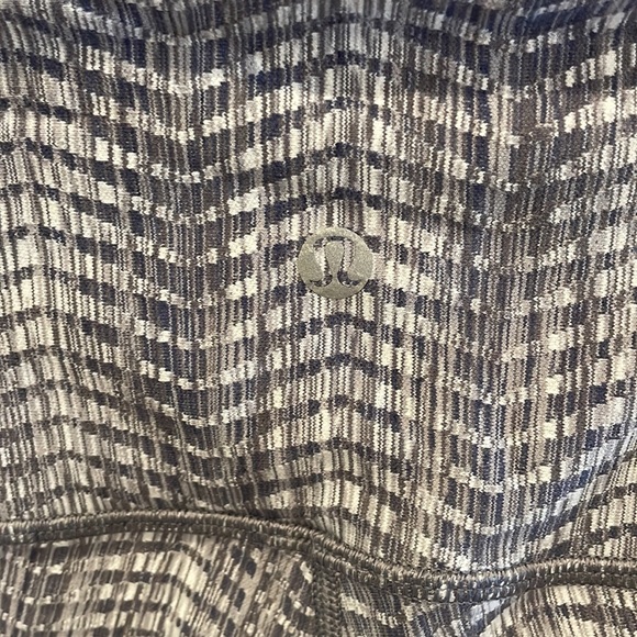 Wonder Under crop 21”  Lululemon size 8 - Picture 4 of 5